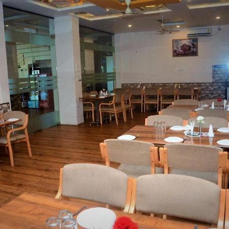 Hotel Swamiraj Indāpur Eksteriør billede