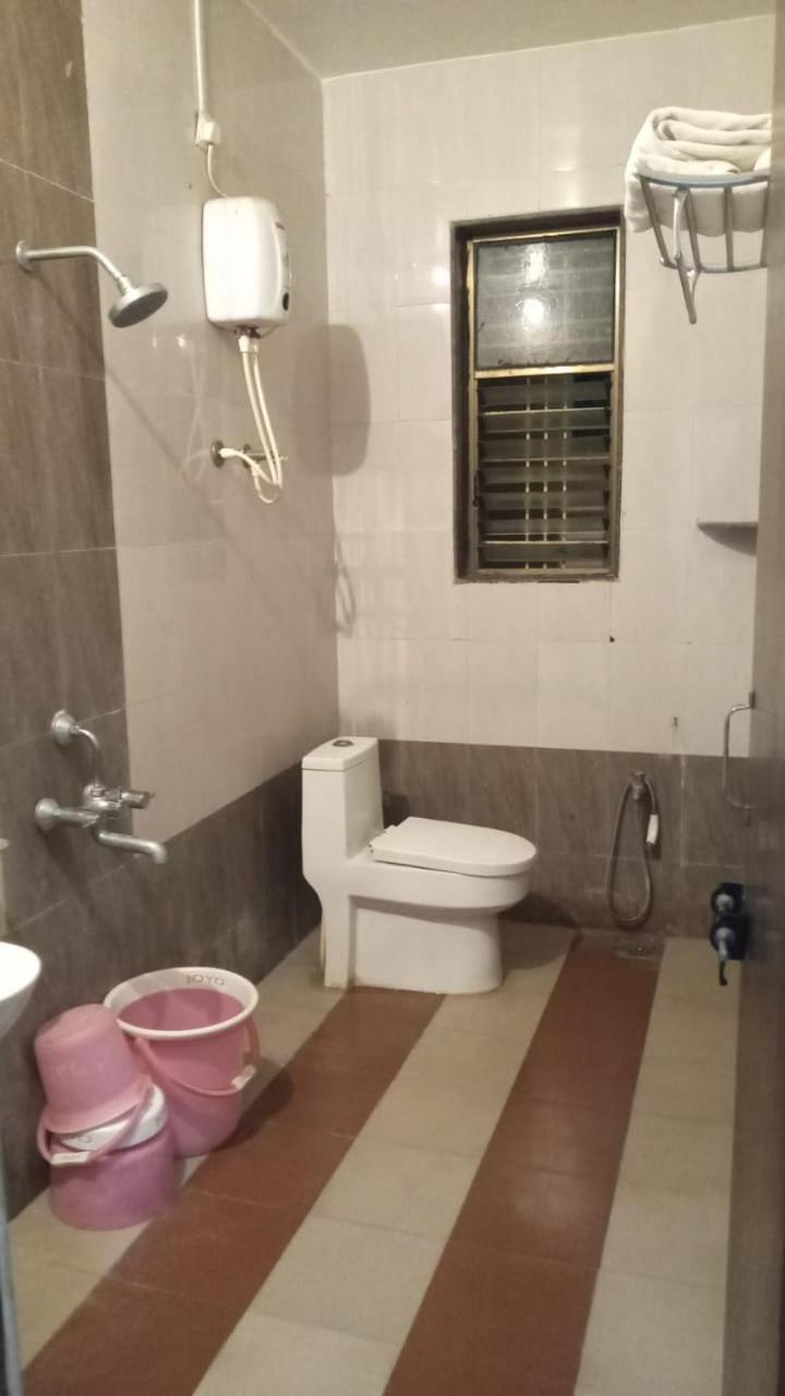 Hotel Swamiraj Indāpur Eksteriør billede