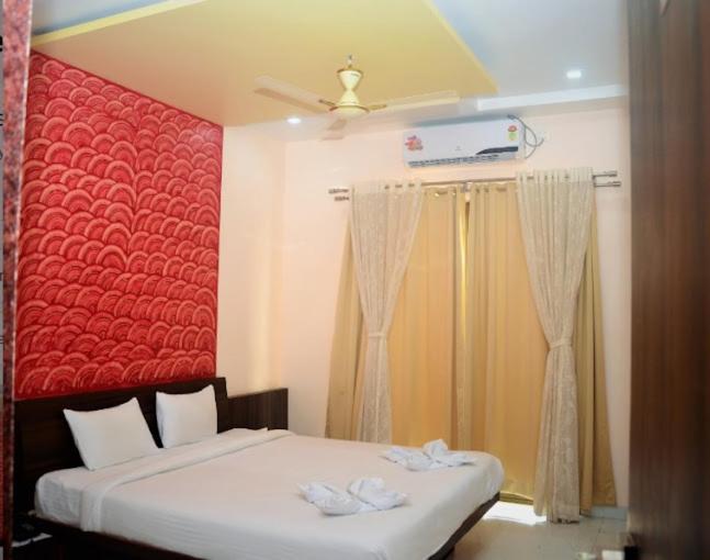Hotel Swamiraj Indāpur Eksteriør billede