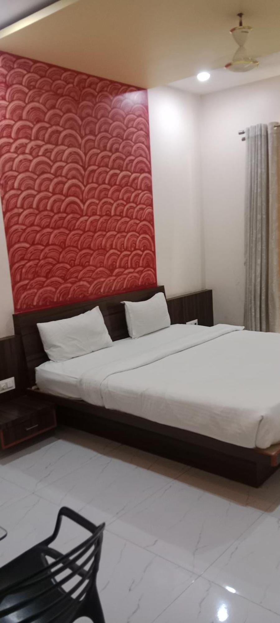 Hotel Swamiraj Indāpur Eksteriør billede